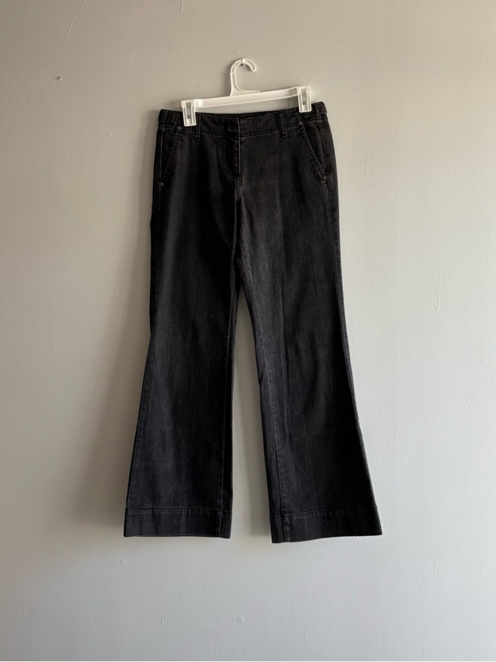 Ny & Company women low rise flare dark wash black denim jeans Sz 2